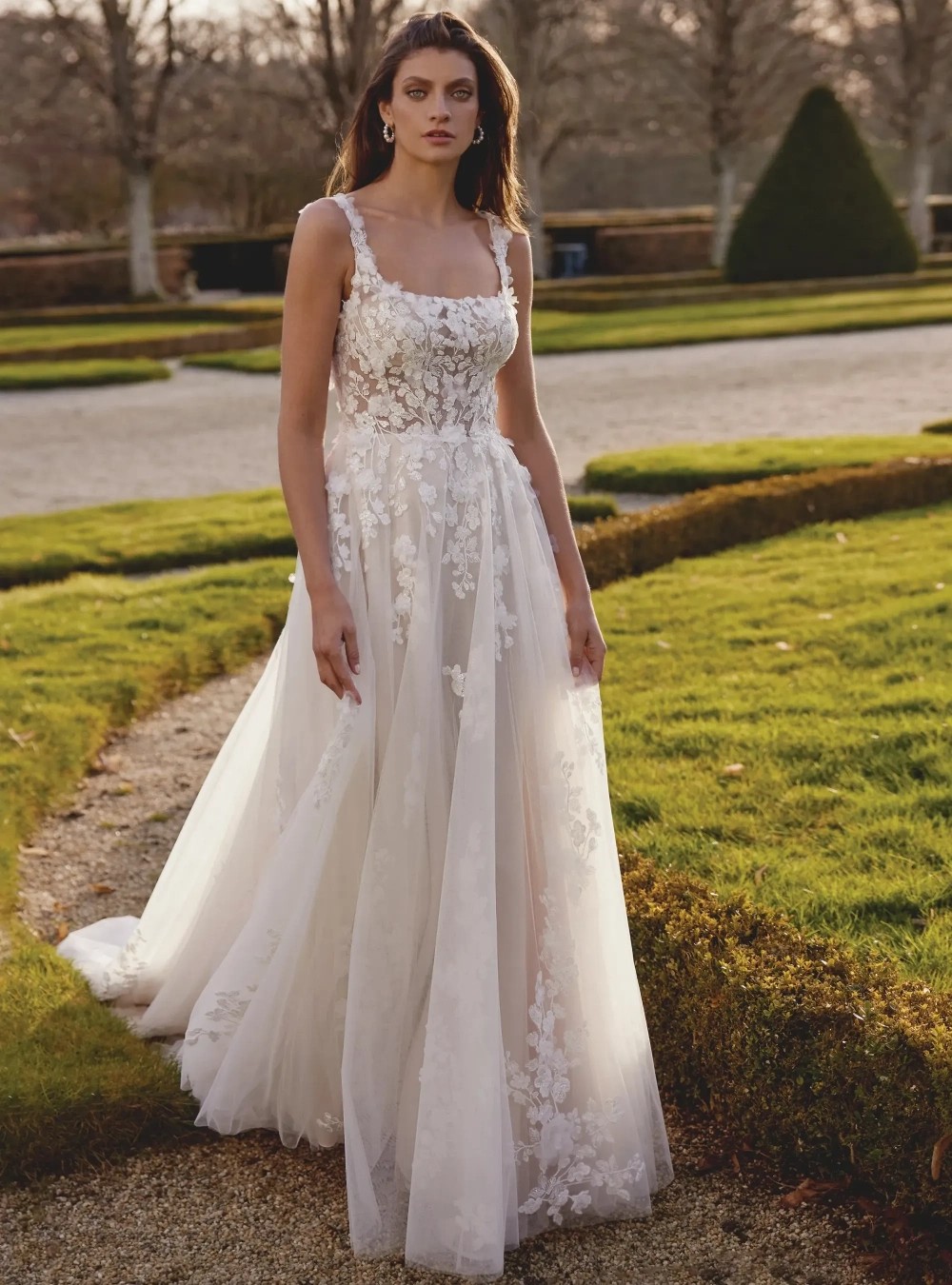 model wearing Justin Alexander wedding dress